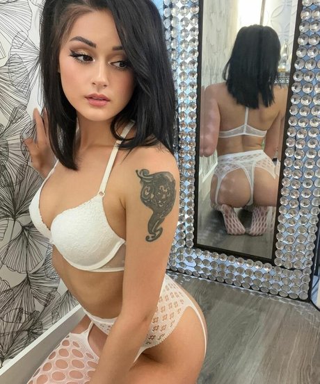 Naakte gelekte OnlyFans-foto van Kayybee