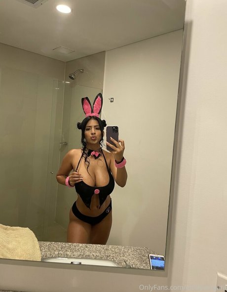 Naakte gelekte OnlyFans-foto van Bellatorresofficial