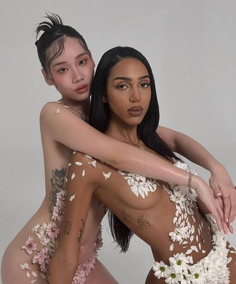 Naakte gelekte OnlyFans-foto van Alishaonly