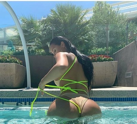 Naakte gelekte OnlyFans-foto van Yinethcolombiana
