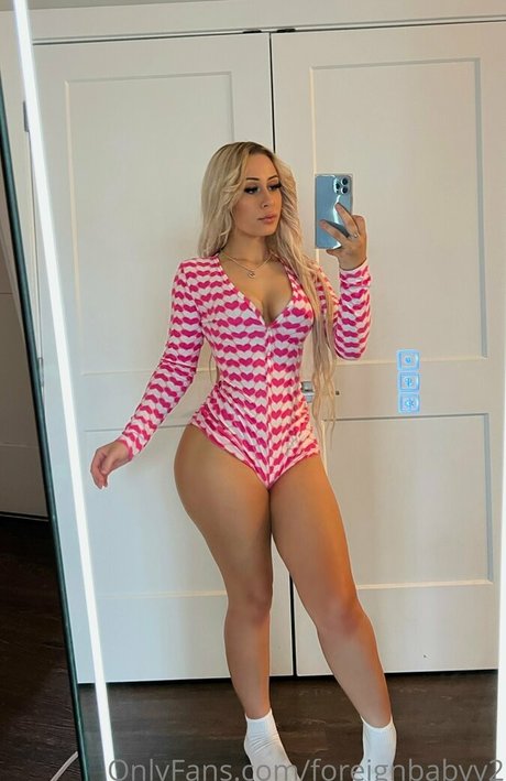 Naakte gelekte OnlyFans-foto van Foreignbabyyy2