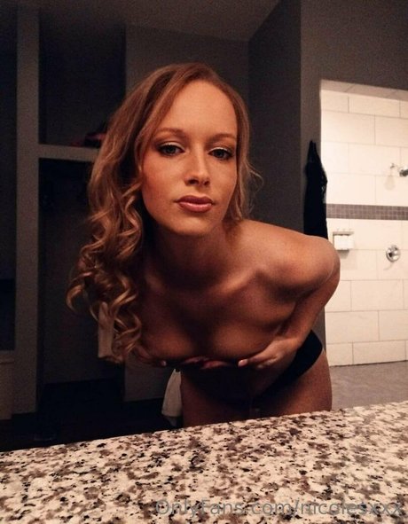 Naakte gelekte OnlyFans-foto van Nicolesxxx