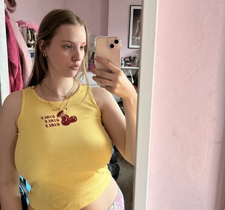 Naakte gelekte OnlyFans-foto van Eliza Goldsmith