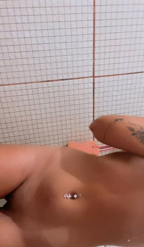 Naakte gelekte OnlyFans-foto van Leticia Silveiro