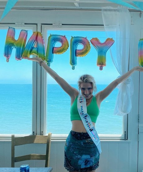 Naakte gelekte OnlyFans-foto van Courtney Miller