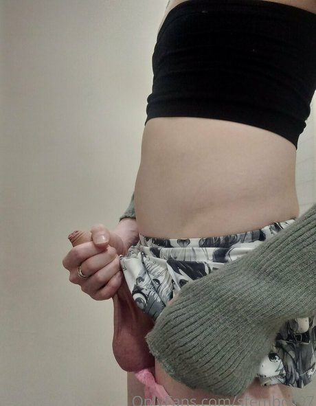 Naakte gelekte OnlyFans-foto van Sfemboy97