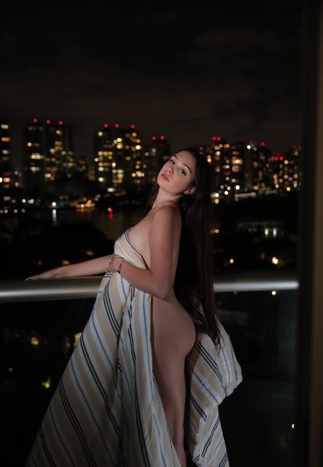 Naakte gelekte OnlyFans-foto van Lisiflex