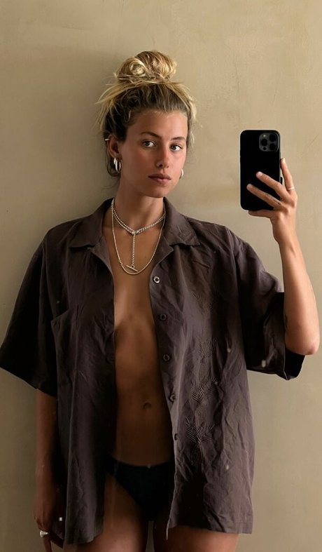 Naakte gelekte OnlyFans-foto van Andrea Wittenberg