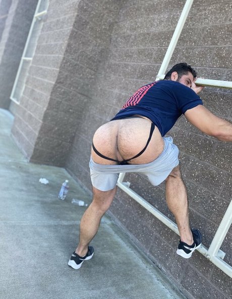 Naakte gelekte OnlyFans-foto van Briefsbull