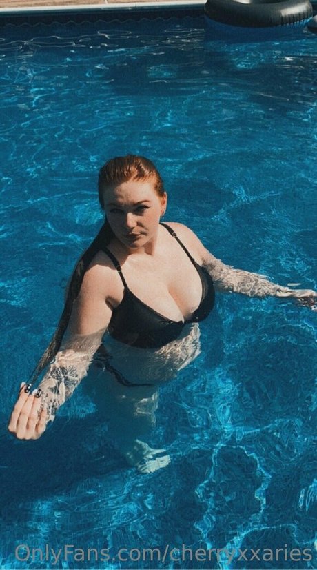 Naakte gelekte OnlyFans-foto van Cherryxxaries