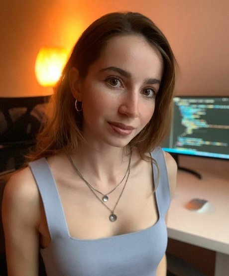 Naakte gelekte OnlyFans-foto van Carmen Santos