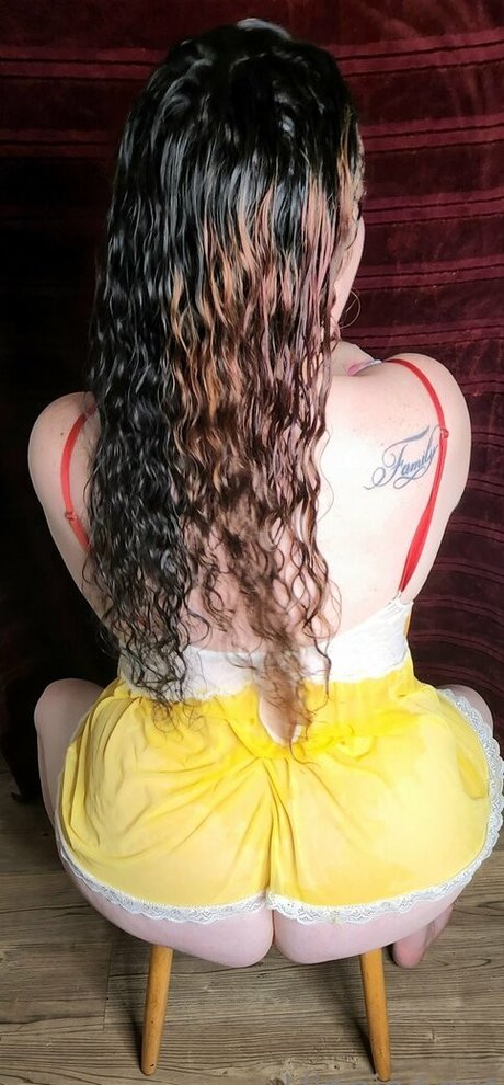 Naakte gelekte OnlyFans-foto van Hippielove95