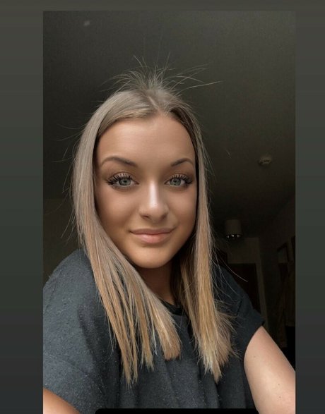 Naakte gelekte OnlyFans-foto van Zala Megye