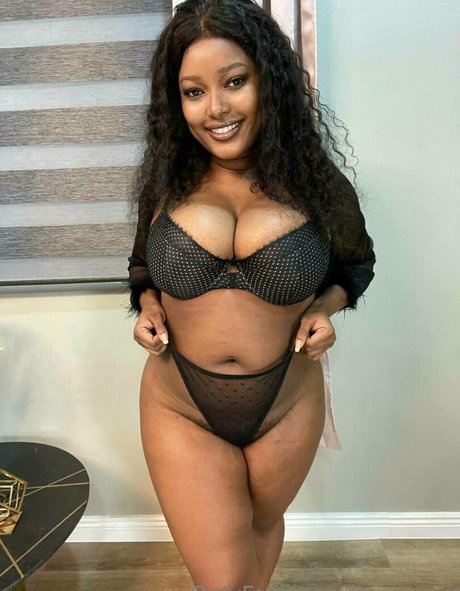 Naakte gelekte OnlyFans-foto van Teenypie