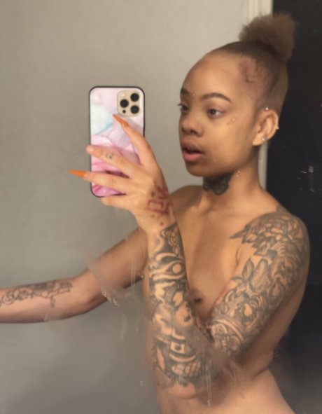 Naakte gelekte OnlyFans-foto van Tiffanylannettevip