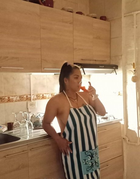 Naakte gelekte OnlyFans-foto van Kanelamorena