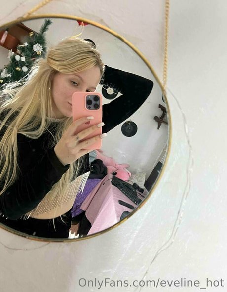 Naakte gelekte OnlyFans-foto van Evelinehot