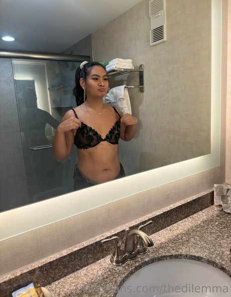 Naakte gelekte OnlyFans-foto van Thedilemma