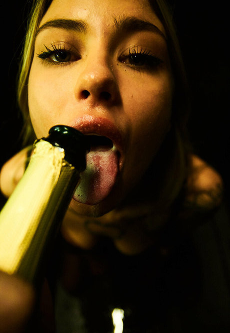 Naakte gelekte OnlyFans-foto van Polina Rahmanova