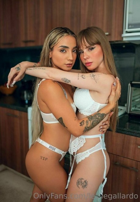 Naakte gelekte OnlyFans-foto van Leslie Gallardo