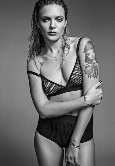 Naakte gelekte OnlyFans-foto van Tove Lo