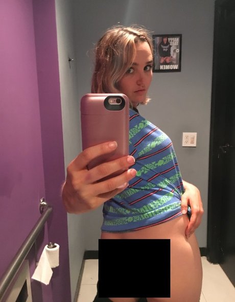 Naakte gelekte OnlyFans-foto van Chloe Fineman