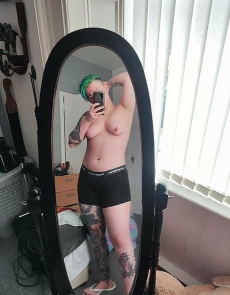 Naakte gelekte OnlyFans-foto van Cutekatkinklite