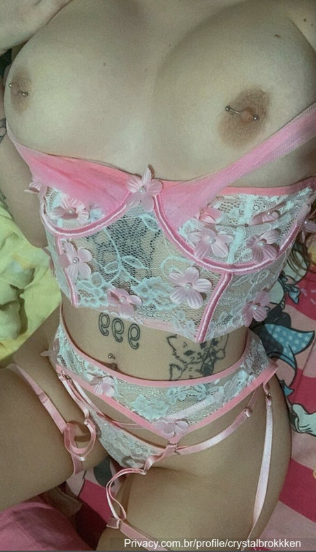 Naakte gelekte OnlyFans-foto van Crystalbrokkken