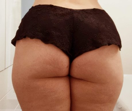 Naakte gelekte OnlyFans-foto van Rich Protection