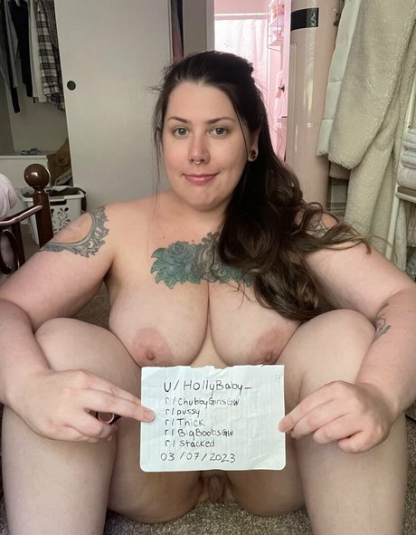 Naakte gelekte OnlyFans-foto van Hollybabyxoxo