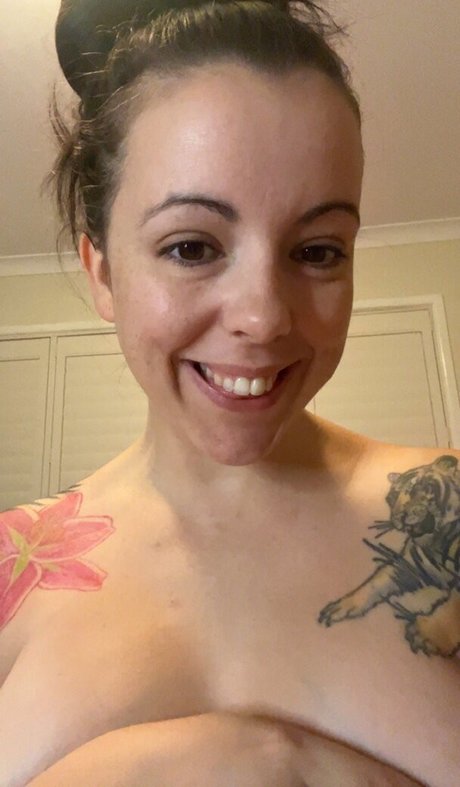 Naakte gelekte OnlyFans-foto van Miss Bb