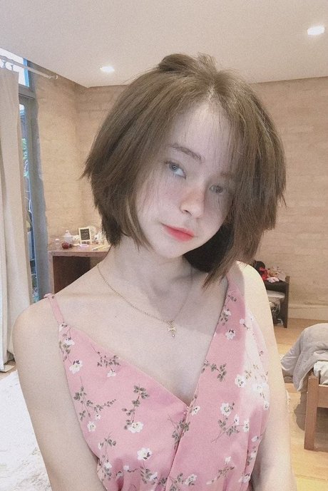 Naakte gelekte OnlyFans-foto van Arise Peachy