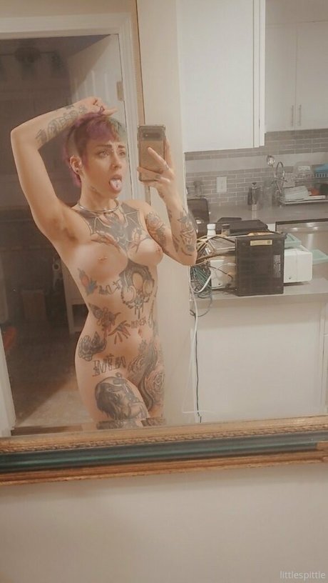 Naakte gelekte OnlyFans-foto van Littlespittle