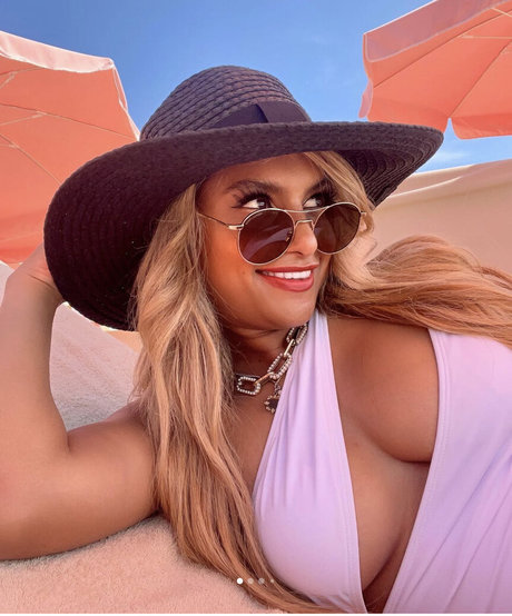 Naakte gelekte OnlyFans-foto van Melissa Reddy