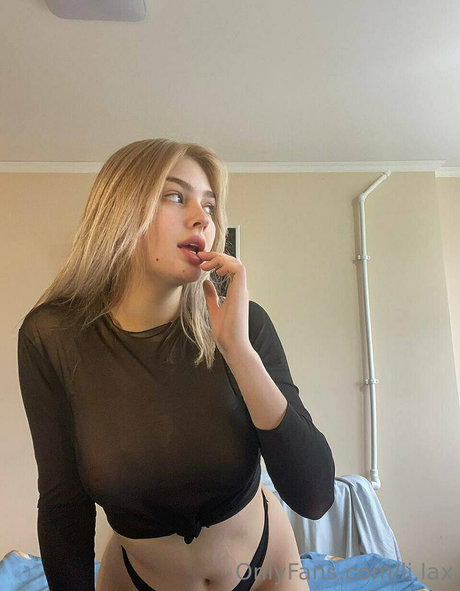Naakte gelekte OnlyFans-foto van Lilaxshy