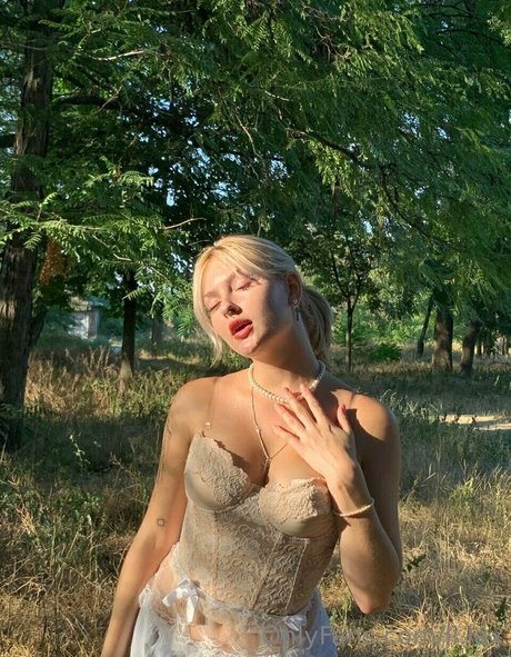 Naakte gelekte OnlyFans-foto van Lilaxshy