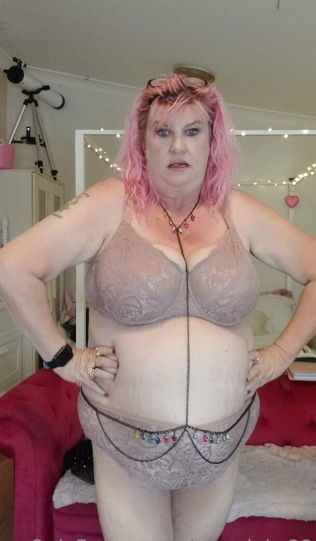 Naakte gelekte OnlyFans-foto van Pinkywinky22