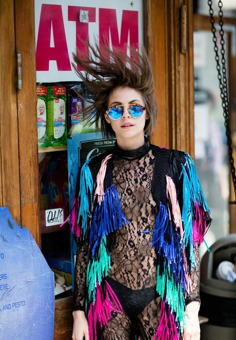 Naakte gelekte OnlyFans-foto van Willa Holland
