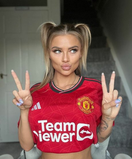 Naakte gelekte OnlyFans-foto van Bella Cox
