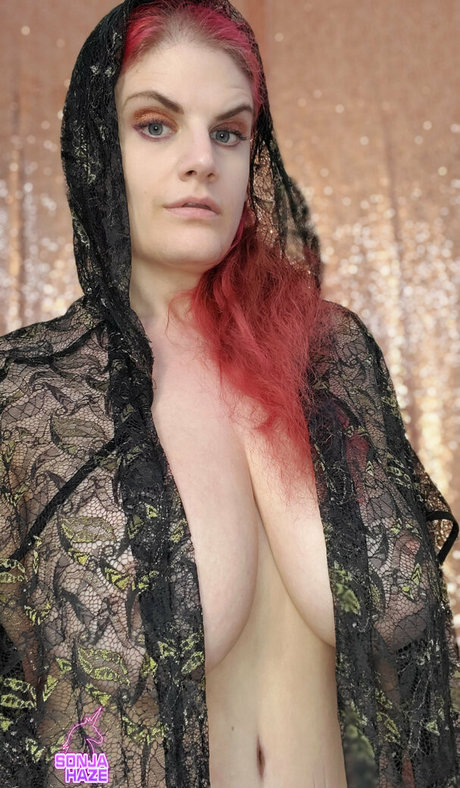 Naakte gelekte OnlyFans-foto van Sonjahaze