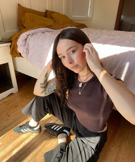 Naakte gelekte OnlyFans-foto van Holls8