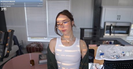 Naakte gelekte OnlyFans-foto van Holls8