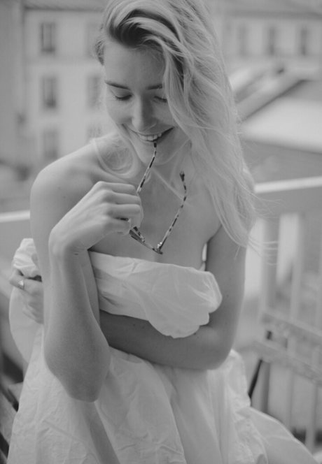 Naakte gelekte OnlyFans-foto van Oceane Le Ny