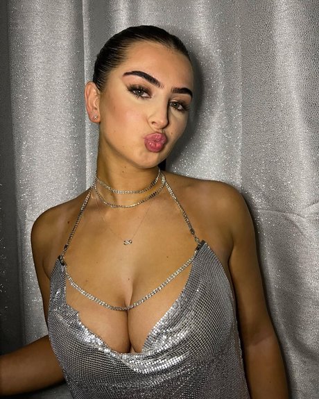 Naakte gelekte OnlyFans-foto van Diana Lapo