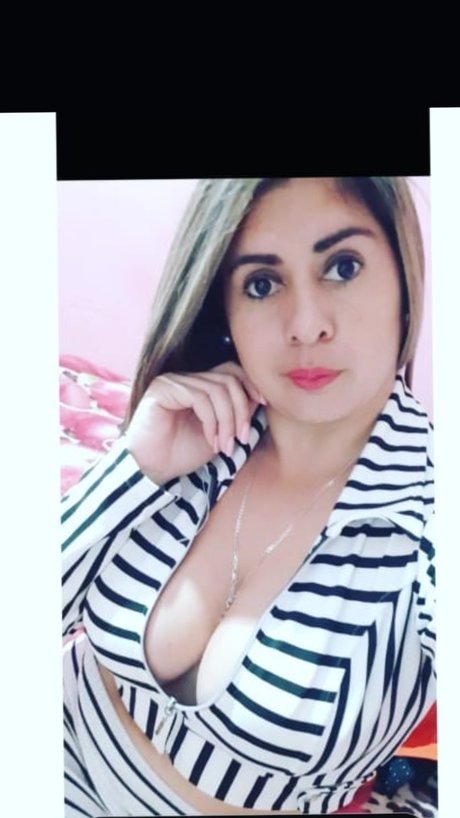 Naakte gelekte OnlyFans-foto van Leticia