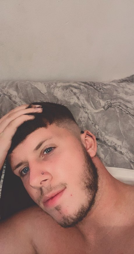 Naakte gelekte OnlyFans-foto van Leonardo Thomas