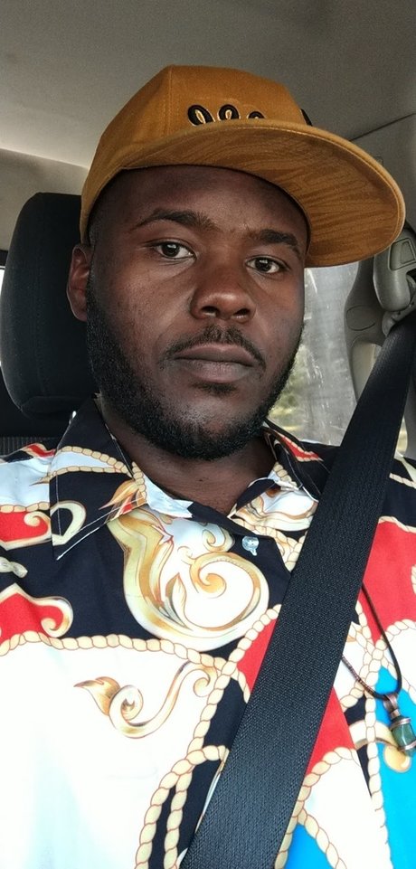 Naakte gelekte OnlyFans-foto van King Harris