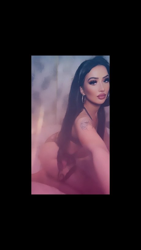 Naakte gelekte OnlyFans-foto van Victoria
