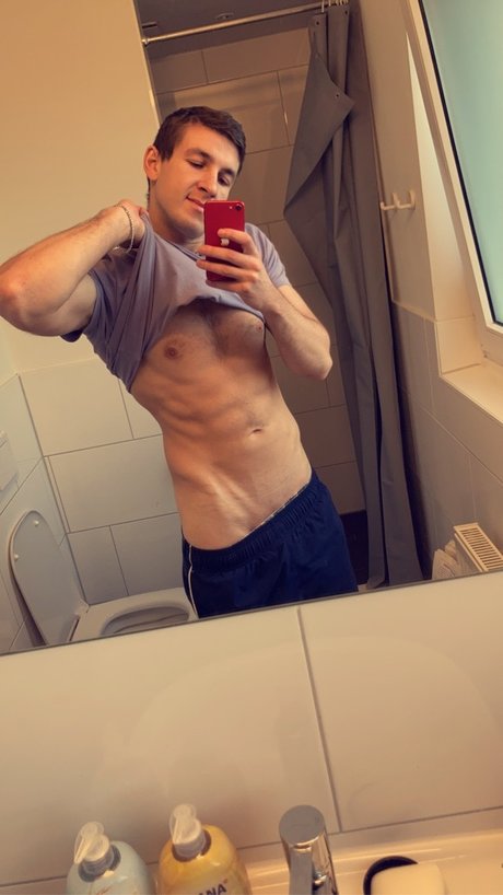 Naakte gelekte OnlyFans-foto van Lio