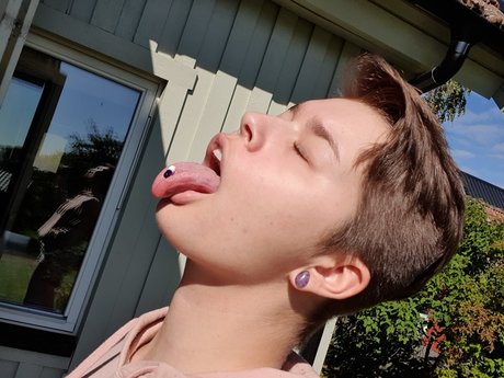 Naakte gelekte OnlyFans-foto van Lilly Love 